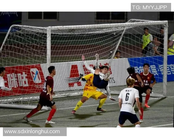 全球瞩目的足球巨星们如何塑造了现代足球的魅力与传奇