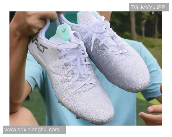 足球明星们的鞋子选择揭秘及其对比赛表现的影响分析 足球明星们的鞋子选择揭秘及其对比赛表现的影响分析