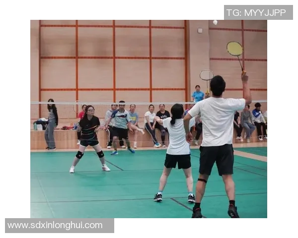 重庆羽毛球队的默契配合与战术探讨聚焦团队协作的重要性 重庆羽毛球队的默契配合与战术探讨聚焦团队协作的重要性