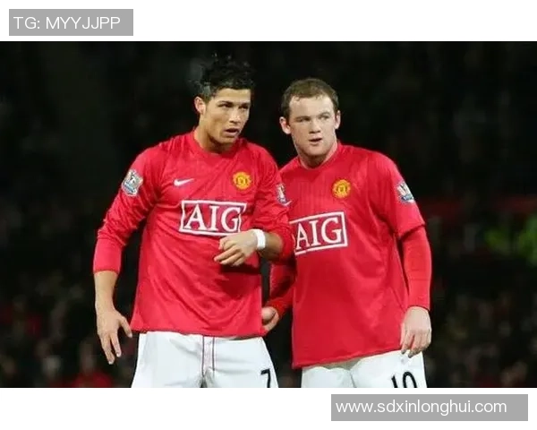 雪花纷飞中C罗的足球传奇之路与不屈精神的完美结合 雪花纷飞中C罗的足球传奇之路与不屈精神的完美结合